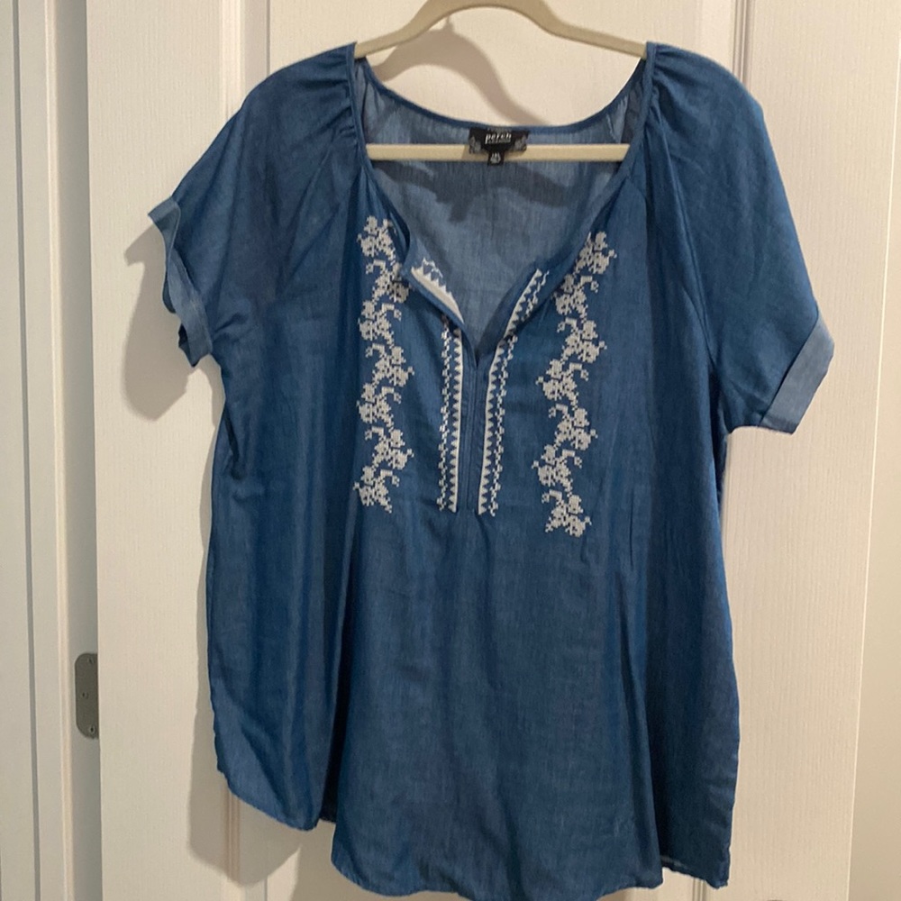 Boutique embroidered cotton / polyester shirt